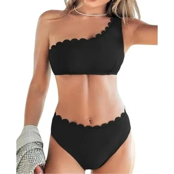 NWT Cupshe Black Scalloped One-Shoulder Bikini - Size XS - Picture 1 of 2